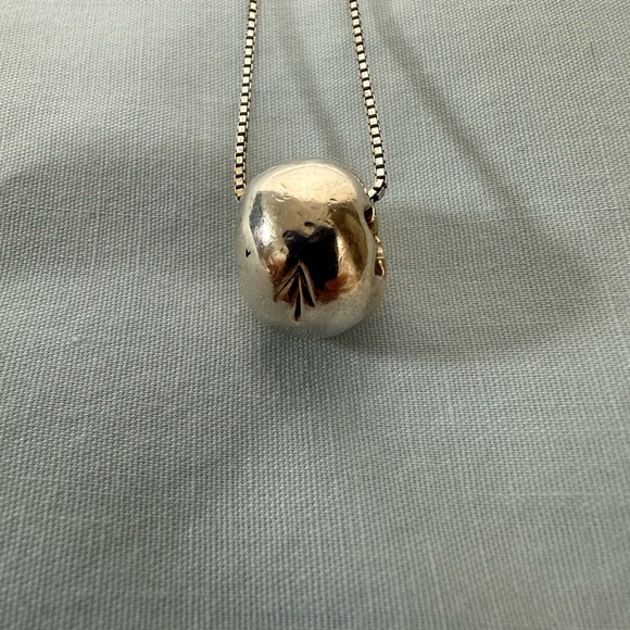 Silver pendant with gold star on the front and an arrow on the back. - Picture 5 of 5